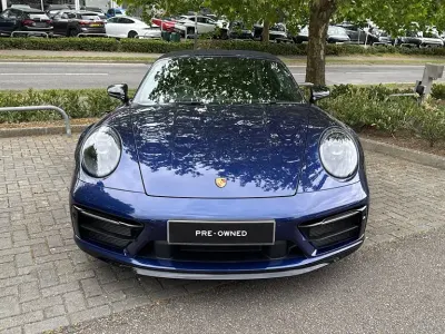 Begagnad Porsche 911 480 HK (353 kW) 2024 Blå Cab