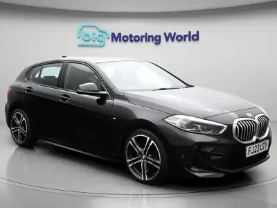 Begagnad BMW 118 M Sport 136 HK (100 kW) 2023 Svart Halvkombi