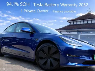 Używany Tesla Model 3 RWD 208 kW (283 KM) 2024 Niebieski Sedan/Limuzyna