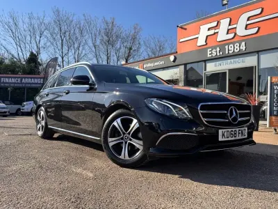 Usado Mercedes E220 SE 194 HP (142 kW) 2019 Preto Carrinha