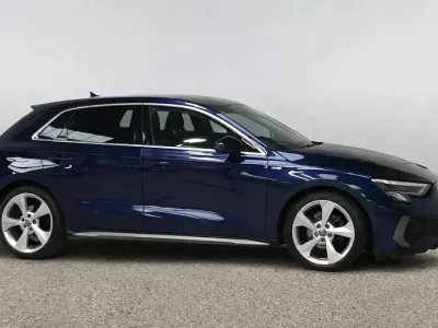 Usado Audi A3 Comfort 110 HP (80 kW) 2022 Azul Sedan
