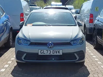 Usado VW Polo Life 95 HP (69 kW) 2023 Cinzento Citadino
