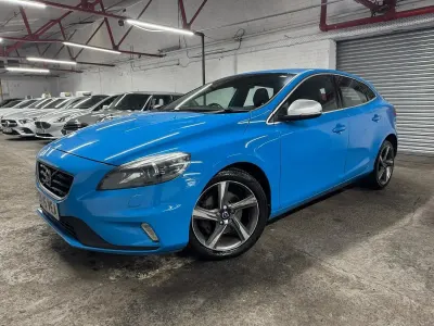 Usado Volvo V40 R-Design 120 HP (88 kW) 2015 Azul Citadino