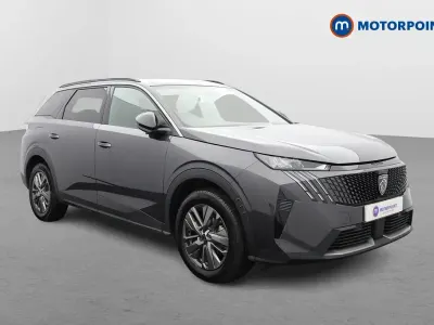 Usado Peugeot 5008 Allure 145 HP (106 kW) 2025 Cinzento SUV