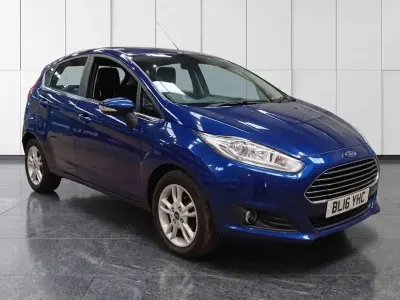 Käytetty Ford Fiesta Zetec 2016 Sininen Viistoperä