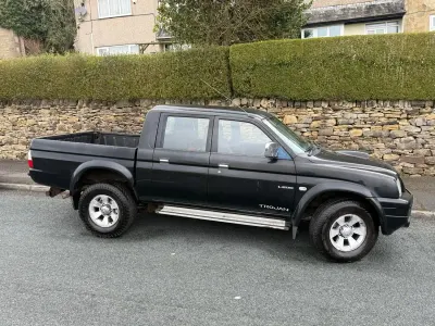 Usado Mitsubishi L200 113 CV (83 kW) 2006 Negro Pickup/Camioneta
