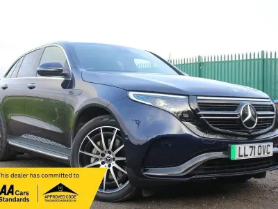 Usado Mercedes EQC400 AMG line 300 kW (408 HP) 2021 Azul SUV