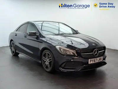 Usado Mercedes CLA180 AMG line 122 HP (89 kW) 2018 Azul Sedan