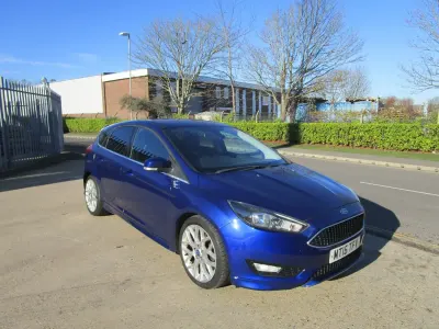 Używany Ford Focus Zetec 120 KM (88 kW) 2015 Niebieski Hatchback