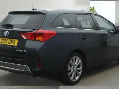 Used Toyota Auris Hybrid