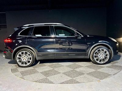 Used Porsche Cayenne 385 HP (283 kW) 2015 Black SUV