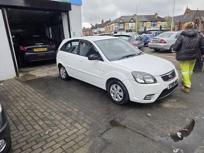 Used Kia Rio 2010 White Hatchback