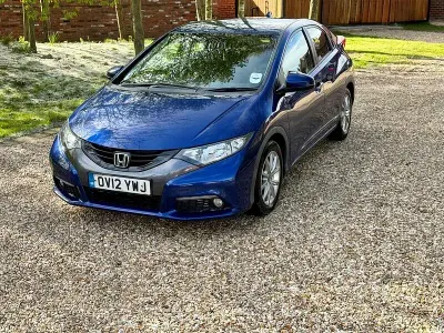 Begagnad Honda Civic ES 142 HK (104 kW) 2012 Blå Halvkombi