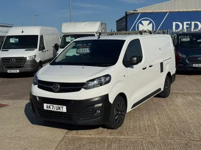Used Vauxhall Vivaro 100 HP (73 kW) 2021 White MPV