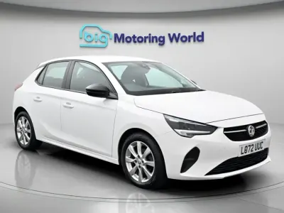 Second-hand Vauxhall Corsa Design Edition 75 CP (55 kW) 2022 Alb Hatchback