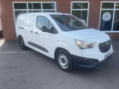 Used Vauxhall Combo 100 HP (73 kW) 2021 White MPV