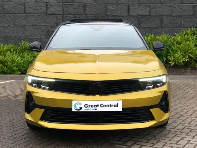 Used Vauxhall Astra Ultimate 130 HP (95 kW) 2023 Yellow/black Hatchback