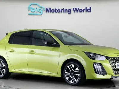 Used Peugeot 208 Allure 101 HP (74 kW) 2024 Yellow Hatchback