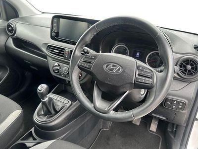 Used Hyundai i10 SE 67 HP (49 kW) 2021 White Hatchback