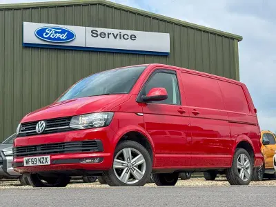Begagnad VW Transporter Highline 2019 Röd Van