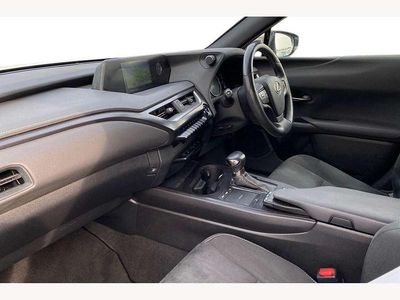 Used Lexus UX 250h 184 HP (135 kW) 2021 White SUV