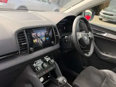 Gebraucht Skoda Karoq SE L 150 PS (110 kW) 2024 Silber SUV