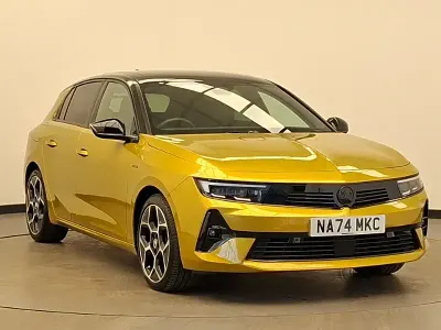 Second-hand Vauxhall Astra Ultimate 130 CP (95 kW) 2024 Galben Hatchback