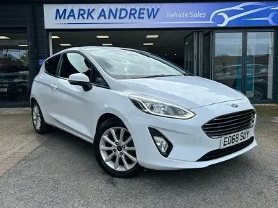 Used Ford Fiesta Titanium 125 HP (91 kW) 2018 White Hatchback