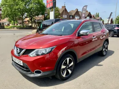 Used Nissan Qashqai N-Connecta 110 HP (80 kW) 2017 Red SUV
