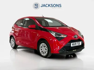 Usado Toyota Aygo X-play 72 HP (52 kW) 2019 Vermelho Citadino