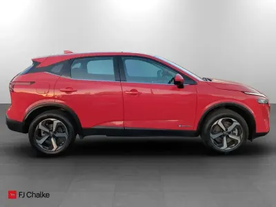 Begagnad Nissan Qashqai Acenta Premium 190 HK (139 kW) 2023 Röd SUV