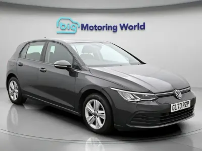 Second-hand VW Golf VIII Life 131 CP (96 kW) 2023 Gri Hatchback