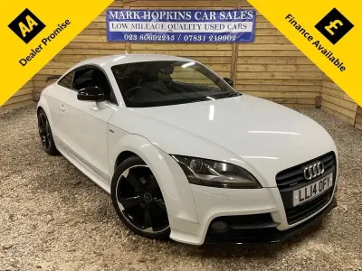 Begagnad Audi TT Black Edition 211 HK (155 kW) 2014 Vit Sportkupé
