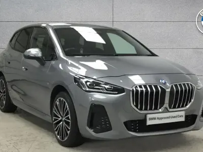 Usado BMW 230e Active Tourer M Sport 322 HP (236 kW) 2025 Cinzento Monovolume