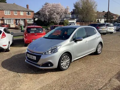 Gebraucht Peugeot 208 Allure 110 PS (80 kW) 2016 Silber Kleinwagen