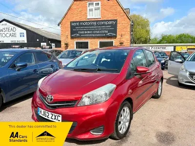 Used Toyota Yaris 101 HP (74 kW) 2012 Red Hatchback