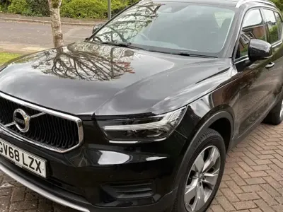 Usado Volvo XC40 Momentum 156 CV (114 kW) 2019 Negro SUV
