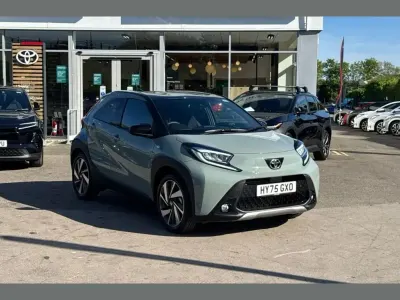 Used Toyota Aygo X 72 HP (52 kW) 2025 Tarragon bitone SUV
