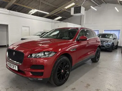 Usado Jaguar F-Pace Portfolio 180 HP (132 kW) 2018 Vermelho SUV