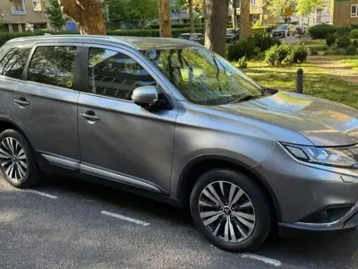 Usado Mitsubishi Outlander 150 HP (110 kW) 2020 Cinzento SUV