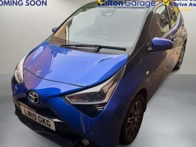 Begagnad Toyota Aygo X-clusiv 71 HK (52 kW) 2019 Blå Halvkombi