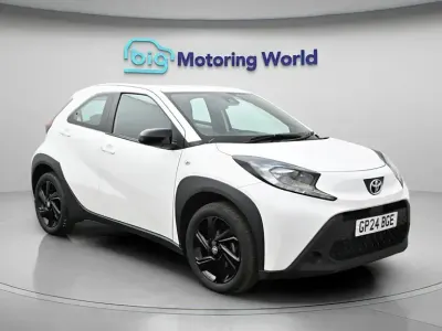 Begagnad Toyota Aygo X PURE 72 HK (52 kW) 2024 Vit SUV