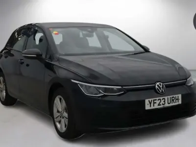 Second-hand VW Golf VIII Life 130 CP (95 kW) 2023 Negru Hatchback