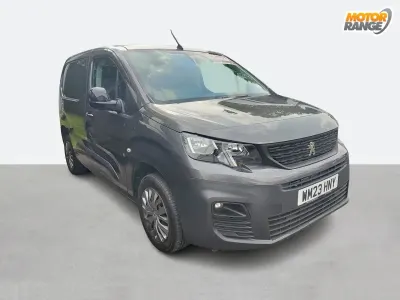 Begagnad Peugeot Partner Premium 100 HK (73 kW) 2023 Grå Minibuss