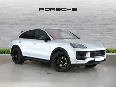 Usado Porsche Cayenne 353 HP (259 kW) 2025 Prateado SUV