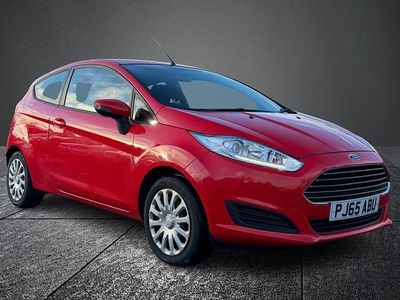 Usado Ford Fiesta Style 82 CV (60 kW) 2015 Rojo Utilitario