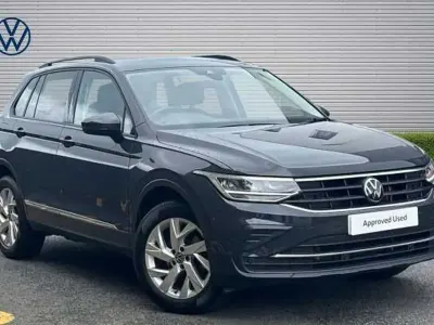 Begagnad VW Tiguan Life 150 HK (110 kW) 2023 Grå SUV
