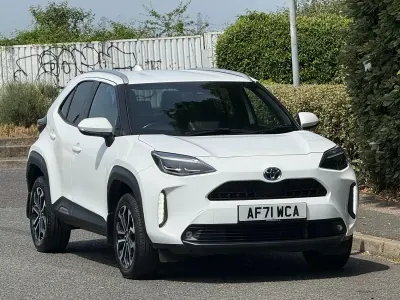 Used Toyota Yaris Hybrid Design 116 HP (85 kW) 2021 White Hatchback