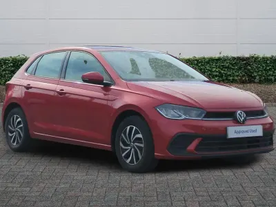 Begagnad VW Polo Life 95 HK (69 kW) 2023 Röd Halvkombi