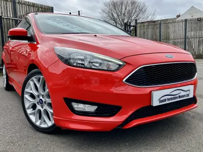 Used Ford Focus Zetec 120 HP (88 kW) 2015 Red Hatchback
